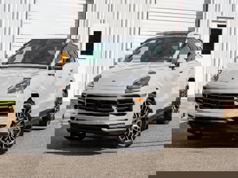 Certified 2022 Porsche Cayenne Platinum Edition image 1