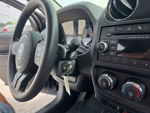 Used 2016 Jeep Compass Sport w/ Power Value Group image 17