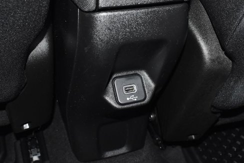 Certified 2019 Jeep Renegade Latitude w/ Cold Weather Group image 30