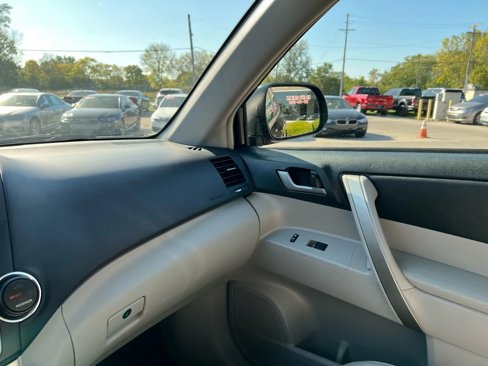 Used 2013 Toyota Highlander SE image 15