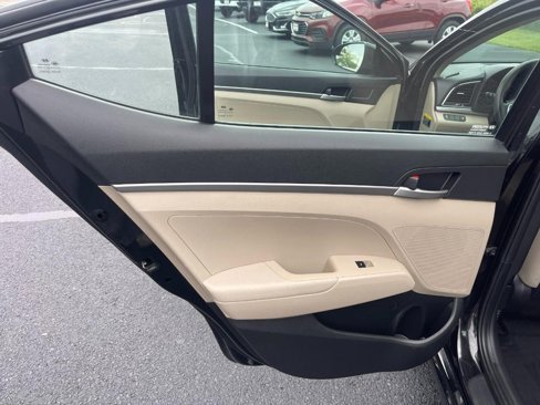 Used 2018 Hyundai Elantra SE image 12