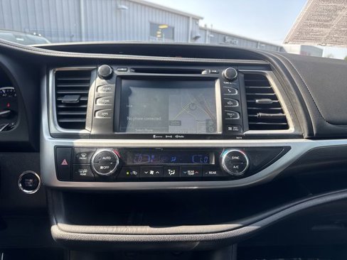 Used 2017 Toyota Highlander SE image 9