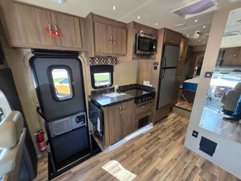 Used 2016 Mercedes-Benz Sprinter 3500 image 22