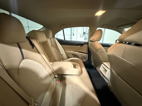 Used 2021 Toyota Camry LE image 31