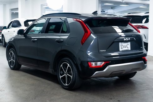 Used 2023 Kia Niro SX image 4