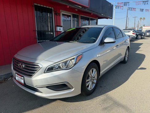 Used 2017 Hyundai Sonata SE image 2