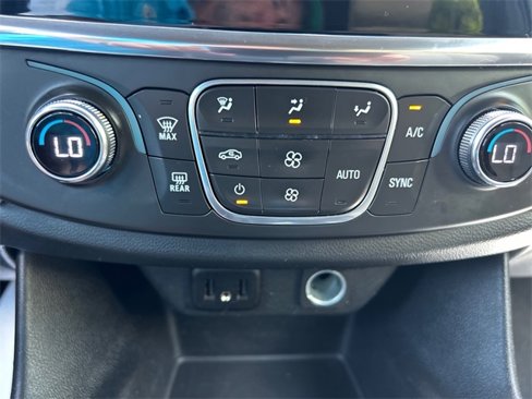Used 2022 Chevrolet Traverse LS image 16