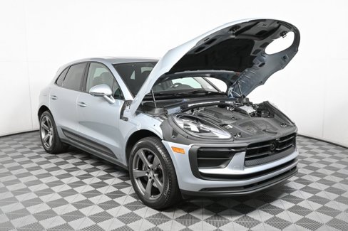 Certified 2025 Porsche Macan image 31