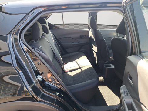 Used 2019 Nissan Kicks SV image 16