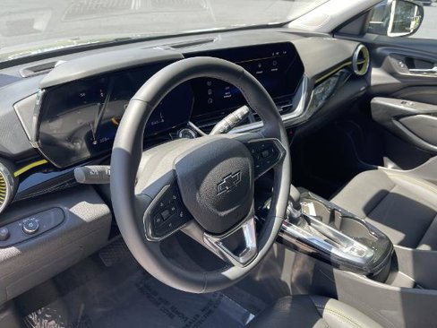 Used 2025 Chevrolet Trax ACTIV w/ Sunroof Package image 16
