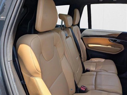 Used 2017 Volvo XC90 T5 Momentum w/ Momentum Plus Package image 16