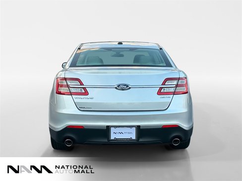 Used 2015 Ford Taurus SE image 4