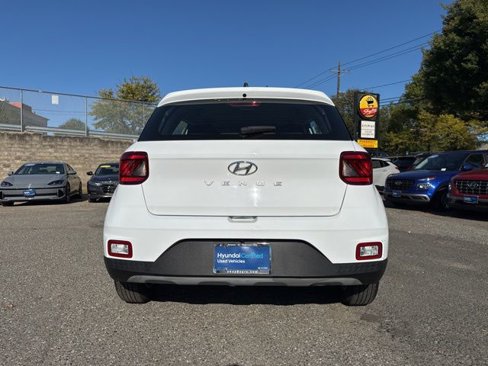 Certified 2022 Hyundai Venue SE image 15