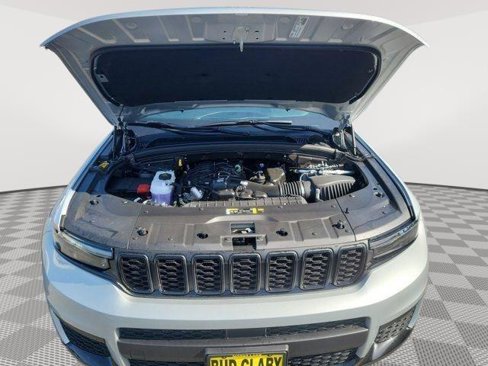 New 2025 Jeep Grand Cherokee L Altitude image 15