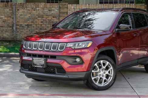Used 2022 Jeep Compass Latitude image 12