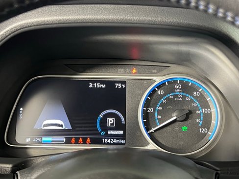 Used 2022 Nissan Leaf SV image 16