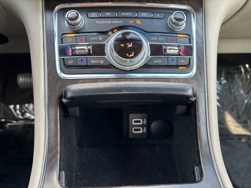 Used 2017 Lincoln Continental Select w/ Climate Package image 22