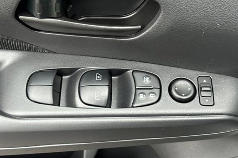 New 2025 Nissan Kicks Play S image 12