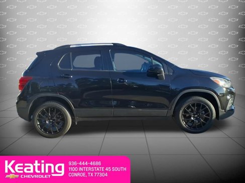 Used 2022 Chevrolet Trax LT w/ Midnight Edition image 4