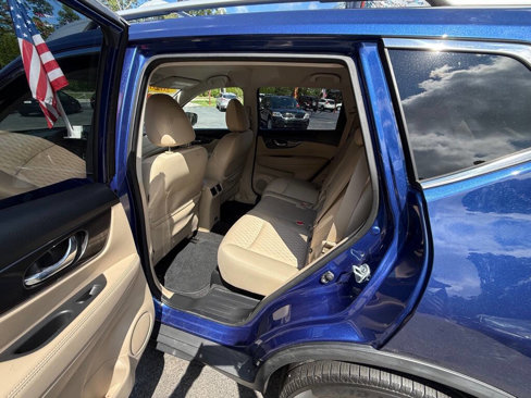 Used 2020 Nissan Rogue SV w/ Premium Package image 8