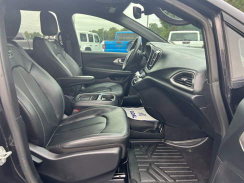 Certified 2020 Chrysler Pacifica Touring-L w/ Advanced Safetytec Group image 23