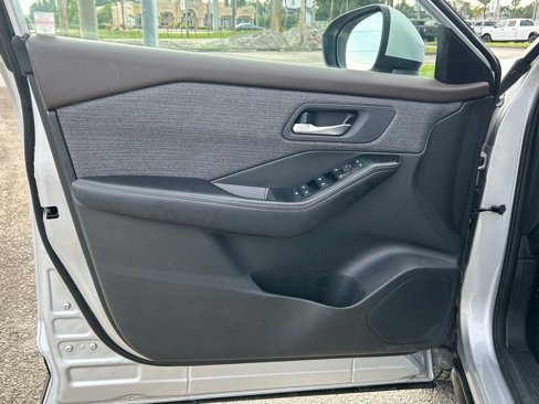 Used 2023 Nissan Rogue SV image 35