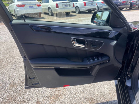 Used 2010 Mercedes-Benz E 350 4MATIC Sedan image 9