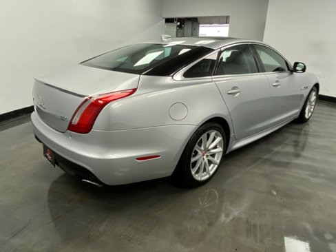 Used 2017 Jaguar XJ R-Sport image 6