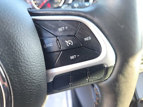 Used 2018 Jeep Compass Limited image 17