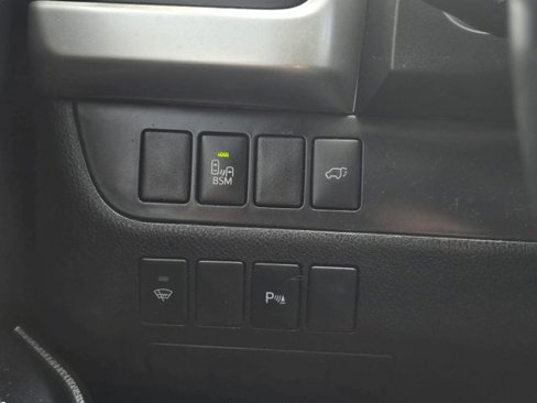 Used 2016 Toyota Highlander Limited image 27