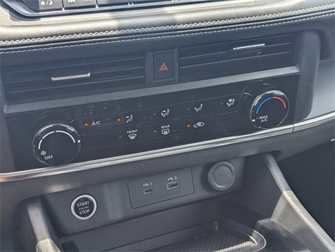 Used 2023 Nissan Rogue S image 21