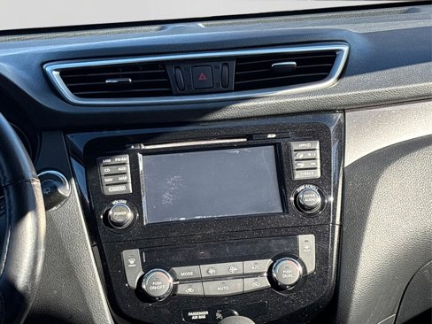 Used 2016 Nissan Rogue SV w/ SV Premium Package image 21