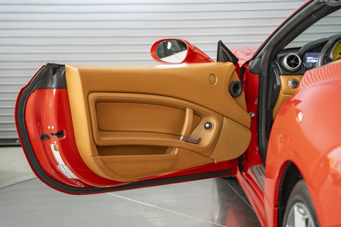 Used 2011 Ferrari California image 25