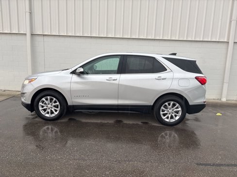 Used 2019 Chevrolet Equinox LT w/ Driver Convenience Package image 2