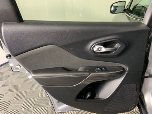 Used 2017 Jeep Cherokee Latitude w/ Safety/Convenience Group image 22