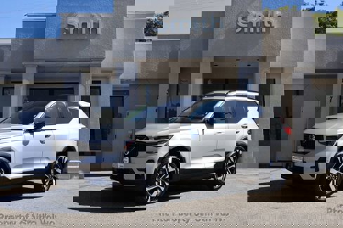Certified 2025 Volvo XC40 B5 Plus image 1