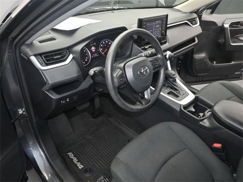 Used 2021 Toyota RAV4 LE image 6