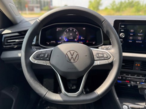 Used 2025 Volkswagen Jetta SE image 23
