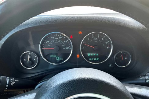 Used 2015 Jeep Wrangler Unlimited Rubicon w/ Connectivity Group image 24