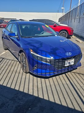 Used 2022 Hyundai Elantra Blue image 2