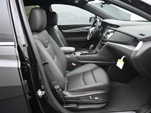 New 2025 Cadillac XT5 Luxury image 13