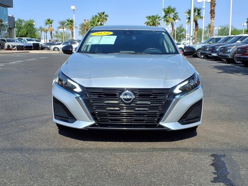 Used 2024 Nissan Altima 2.5 SV image 2