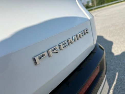 Used 2024 Chevrolet Traverse RS image 49