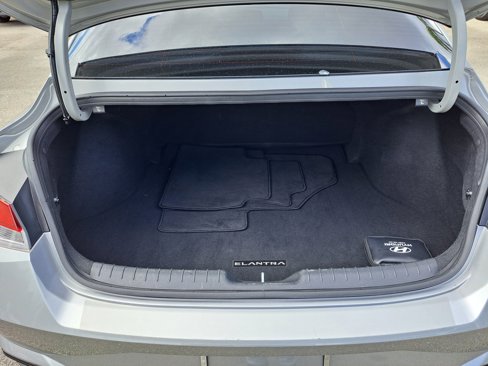 Used 2023 Hyundai Elantra SEL image 5