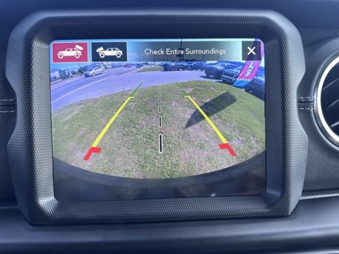 Used 2022 Jeep Wrangler Unlimited Sahara w/ Cold Weather Group image 26
