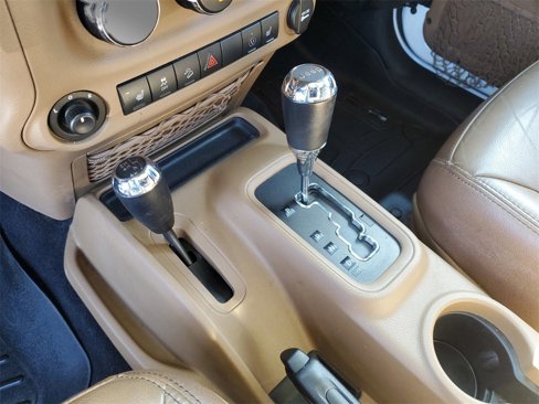 Used 2018 Jeep Wrangler Unlimited Rubicon w/ Connectivity Group image 27