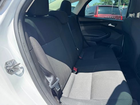 Used 2018 Ford Focus SE image 17