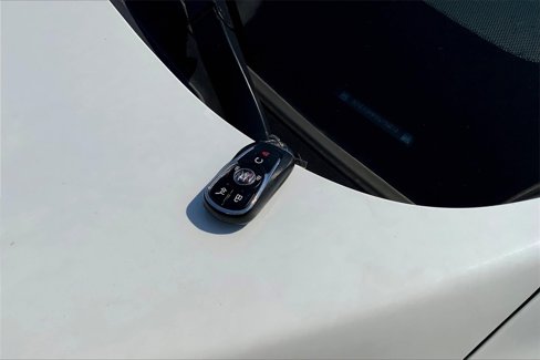 Used 2022 Buick Enclave Essence image 12