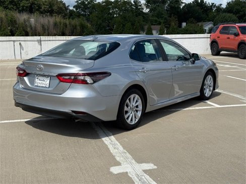 Used 2022 Toyota Camry LE image 3