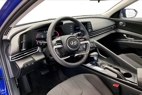 Certified 2025 Hyundai Elantra SE image 13